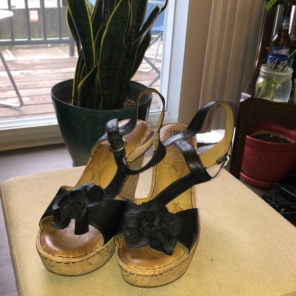 ⚡️BORN Platform T-Strap Wedge Sandal Open Toe Heel Black Flower Fun Shoe Size 10 - Picture 5 of 12